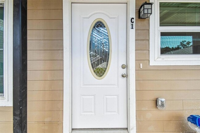 Building Photo - 650 E Tarpon Ave