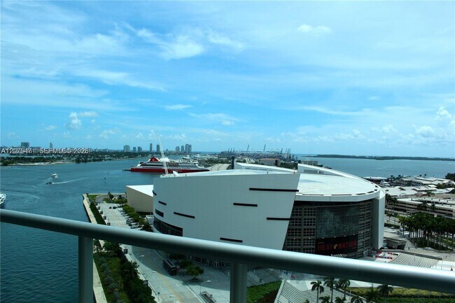 Foto del edificio - 888 Biscayne Blvd