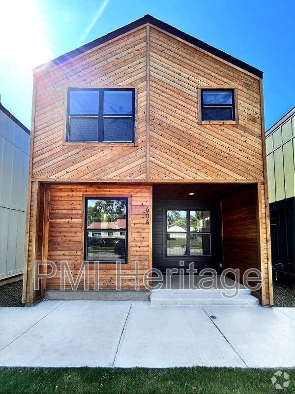 Building Photo - 608 N 6th St