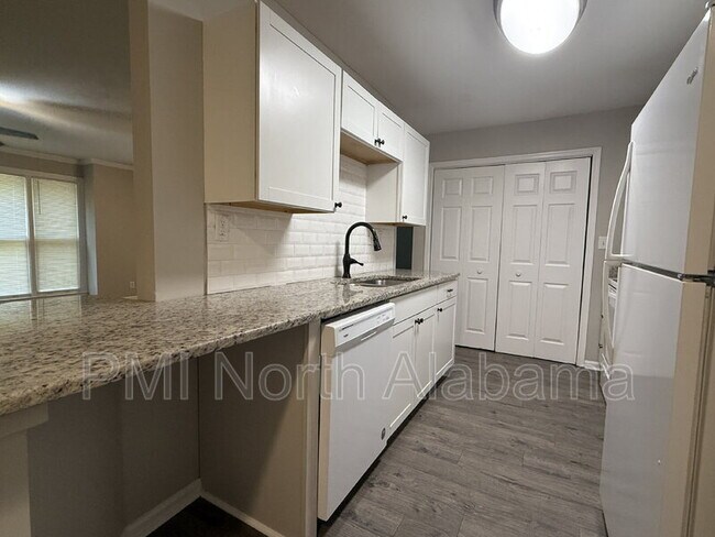 Building Photo - 4988 7 Pine Cir