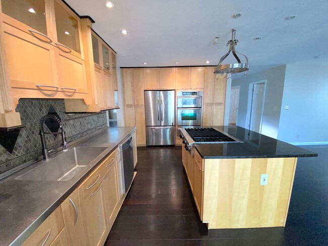 Foto del edificio - Crystal Lakes Large Luxury 4 Bedroom Home ...