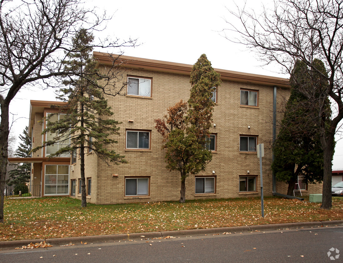 Building Photo - English Manor