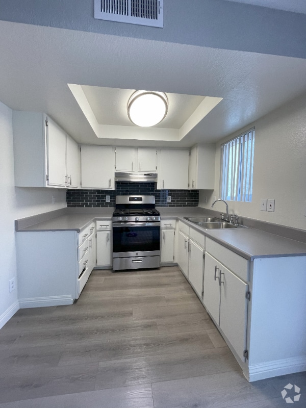 Building Photo - 17706 Scherzinger Ln