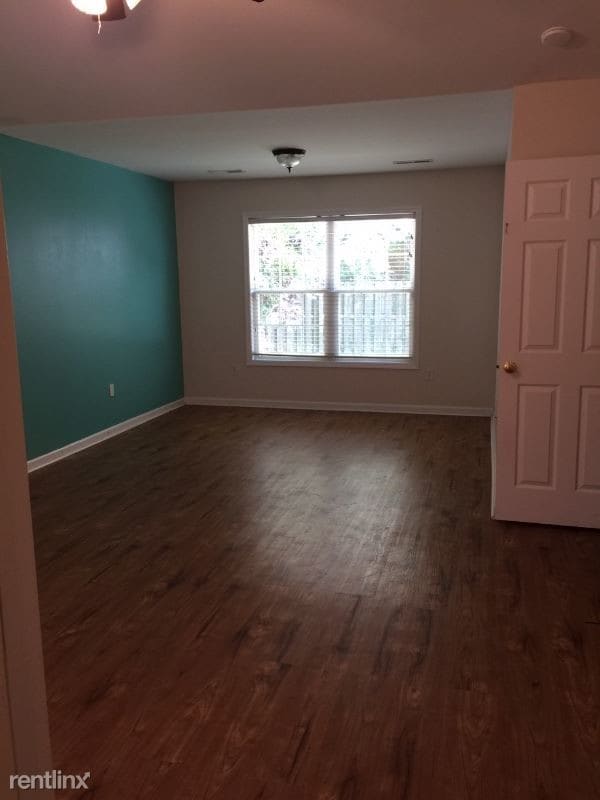 Building Photo - 3 br, 2 bath House - 1436 Wellesley Circle