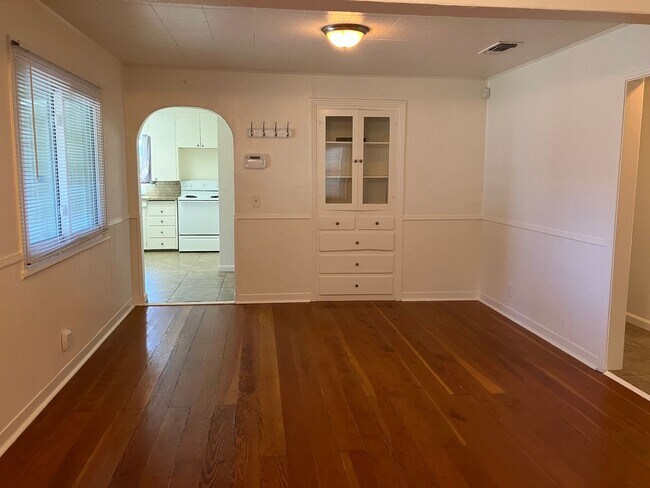 Building Photo - 2037 Miller Ave