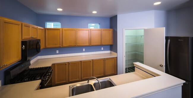 Foto del edificio - 7609 Rushmore Way NE