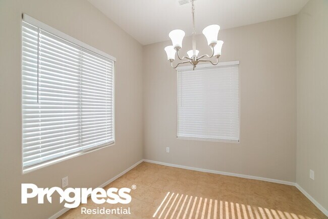 Foto del edificio - 19284 W Woodlands Ave