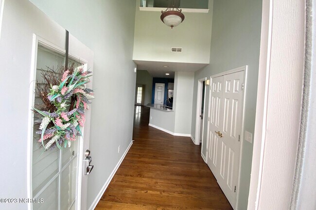Building Photo - 738 Tiara Dr