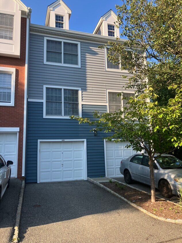 Primary Photo - 627 Fairfax Dr