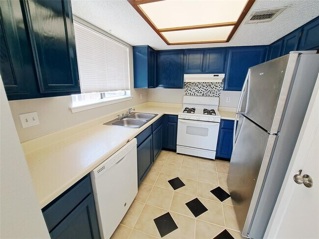 Foto del edificio - 9009 Sanger Dr