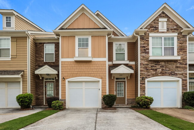 Building Photo - 2044 Lakeshore Overlook Dr