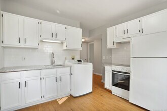 Building Photo - 102 Wooster St
