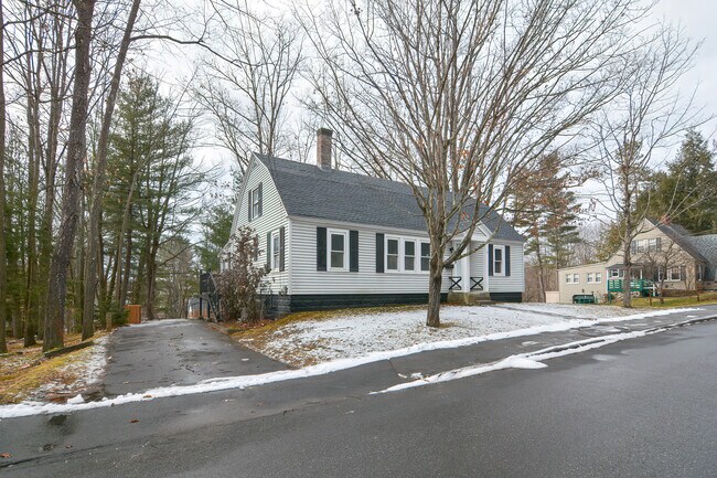 Building Photo - 28 Woodbury St