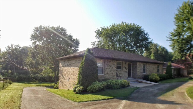 Building Photo - 521 Aurelia Lynn Dr