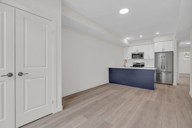 Building Photo - 824 Woolwich St