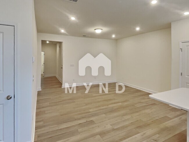 Building Photo - 1548 Cedar Tree Dr