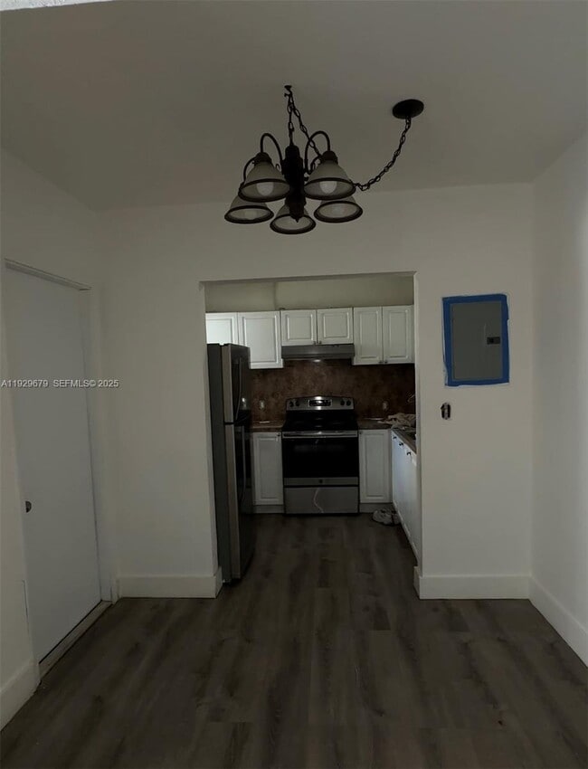 Building Photo - 1895 Venice Park Dr