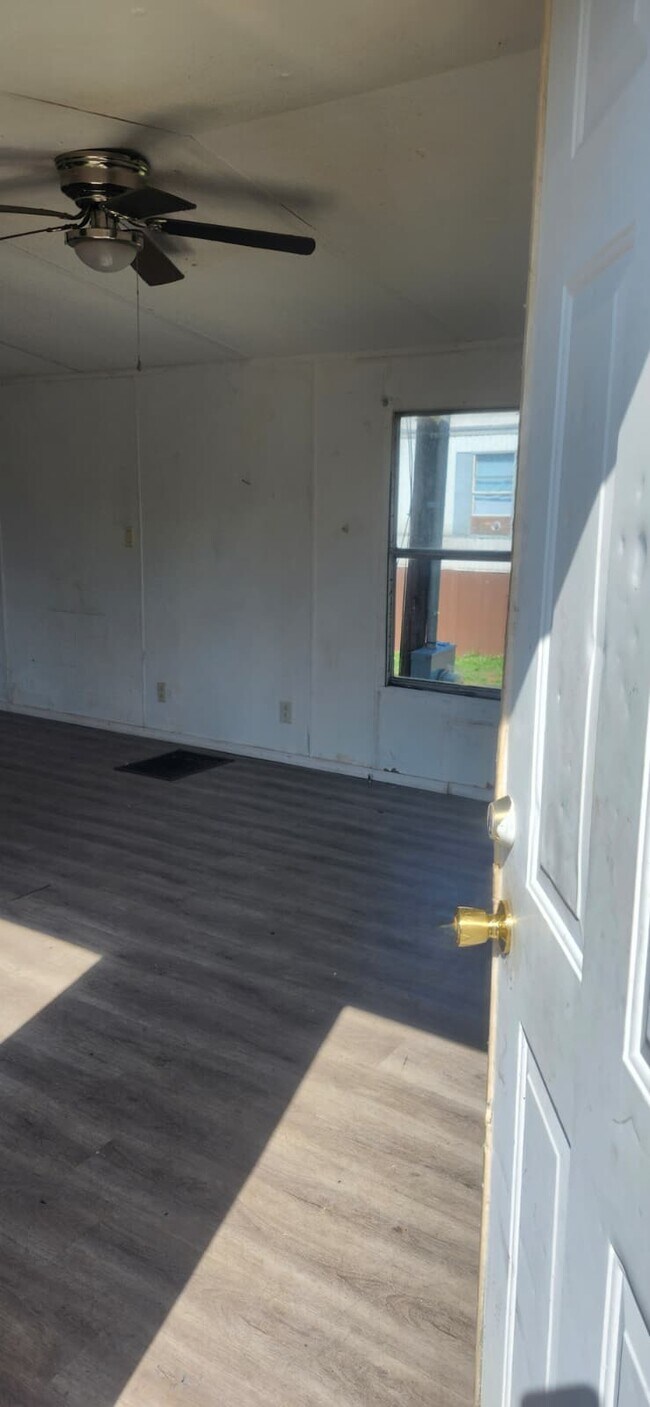 Building Photo - 8364 Cedar St