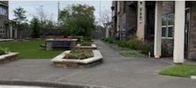 Foto del edificio - 2642 Fountain Key Blvd