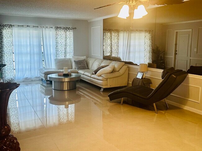 Foto del edificio - 4964 Eaglewood Rd