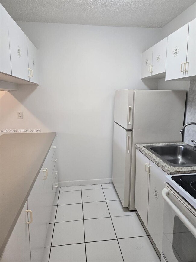 Foto del edificio - 251 NW 177th St