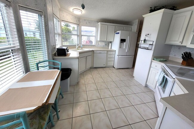 Building Photo - 8403 Delphinium Ct