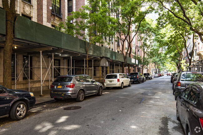50 W 67th St, Nueva York, NY 10023 - The Musician's Building
