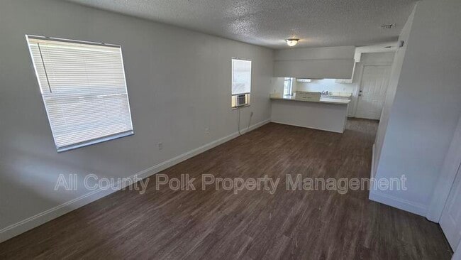Building Photo - 522 Pinewood Ave