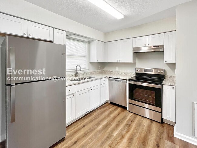 Foto del edificio - 425 Shallowood Ln