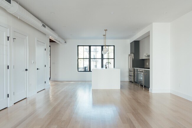 Building Photo - 330 Whiton St