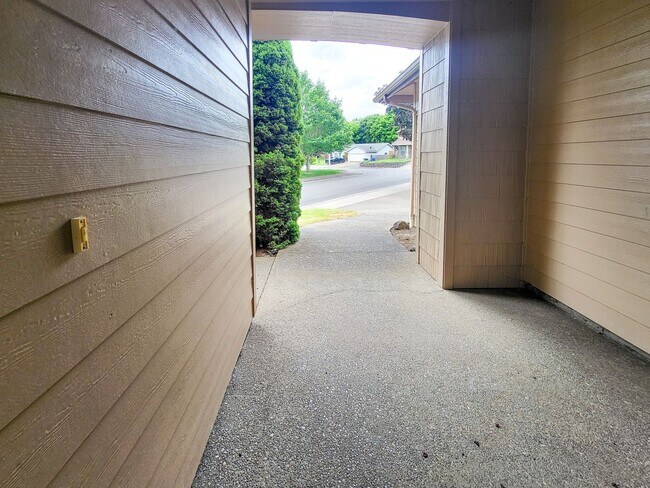 Foto del edificio - 2345 Mule Deer Ct NW