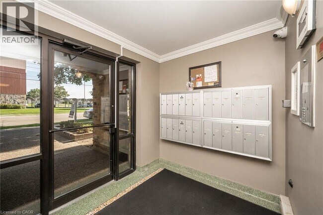 Photo du bâtiment - 1212 Fennell Ave E