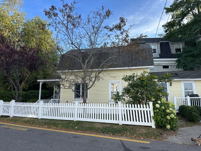 Foto del edificio - 2BR WINTER RENTAL, Fully Furnished– Heat Included, Near Downtown Kennebunkport