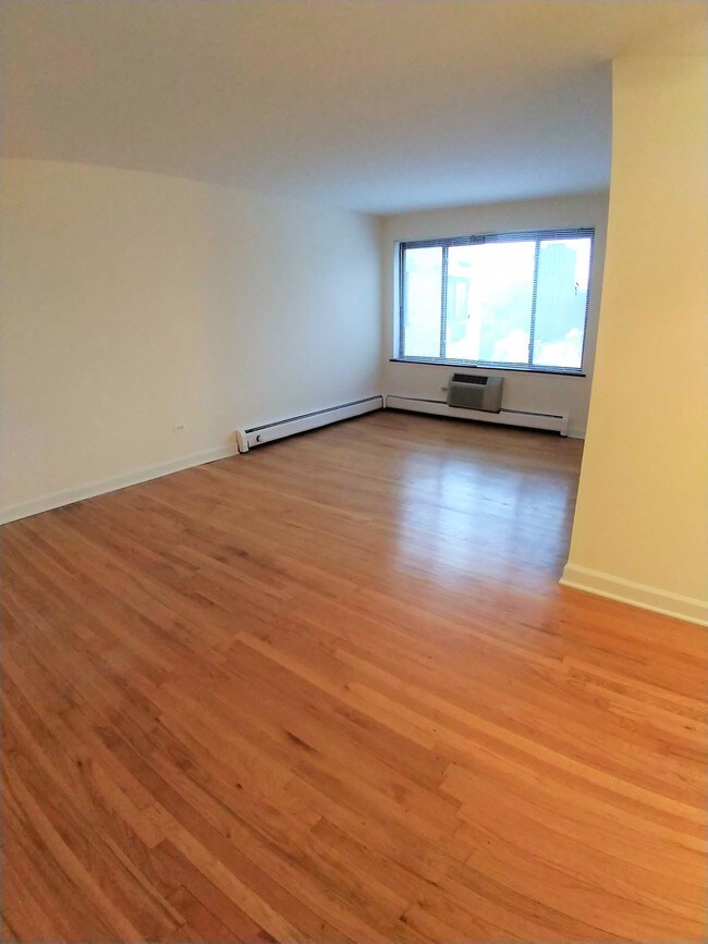 Foto del edificio - 6758 N Sheridan Rd
