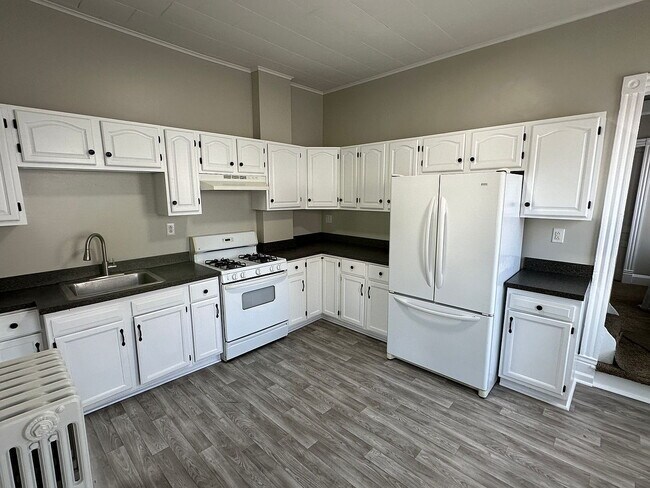 Building Photo - Single Family Home