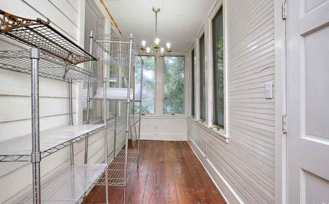 Building Photo - 2257 Wisteria St