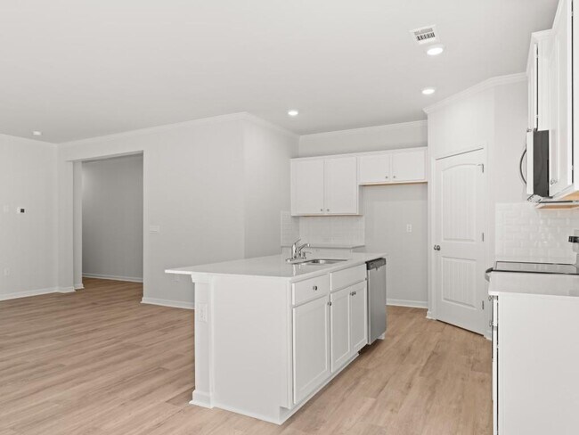 Foto del edificio - 102 Hughes Pl Dr