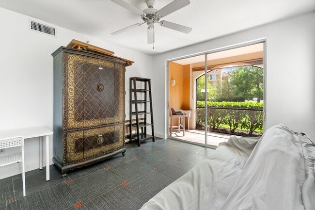 Foto del edificio - 1220 Reserve Way