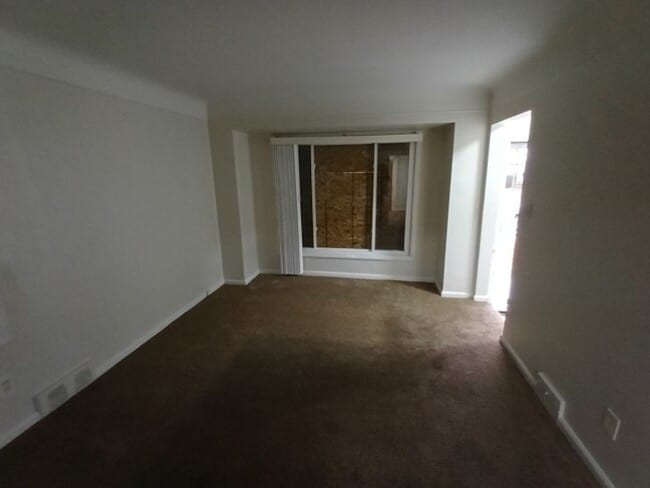 Foto del edificio - 3 bedroom, 1 bath, brick bungalow now available! $1,500