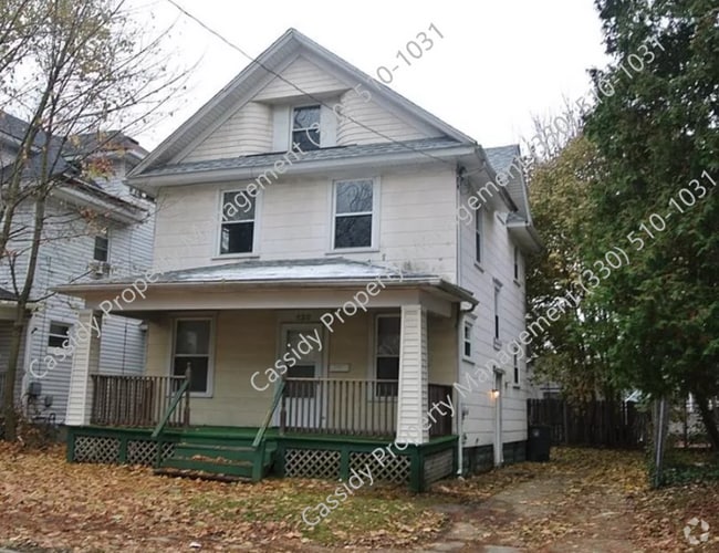 Building Photo - 136 Hollinger Ave
