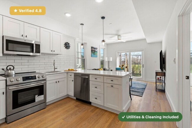 Foto del edificio - Furnished Private Bedroom with Private Bath in East Boston!