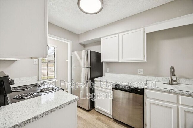 Foto del edificio - 8109 Silver Creek Rd