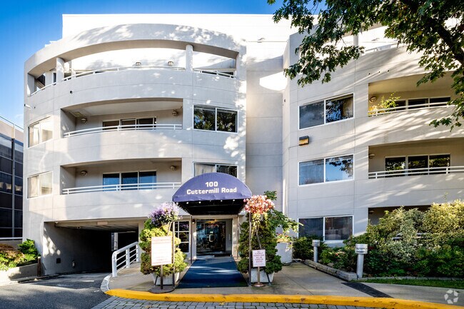 Foto del edificio - 100 Cuttermill Rd