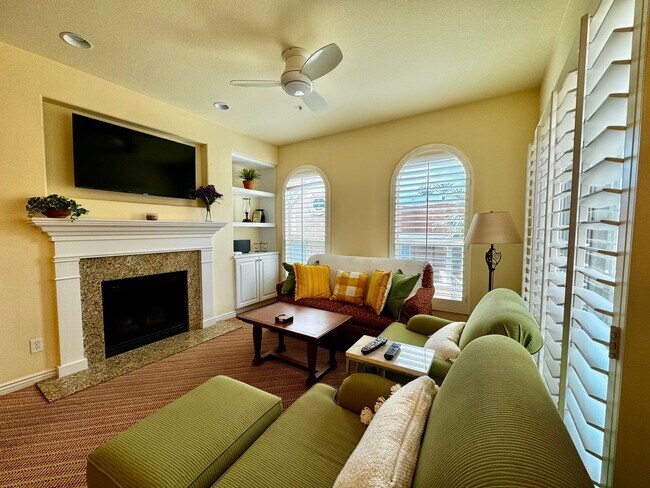 Foto del edificio - AVAILABLE NOW! UNFURNISHED SECOND LEVEL 2 ...