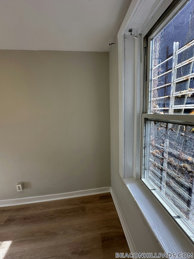 Building Photo - 70 Joy St