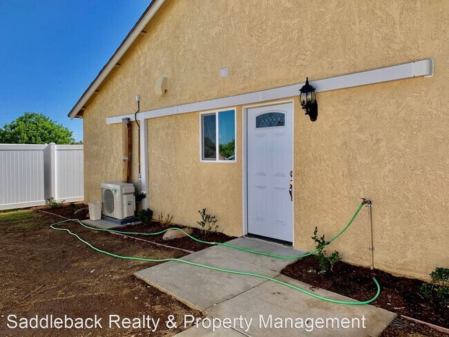 Building Photo - 2137 S Buena Vista Ave