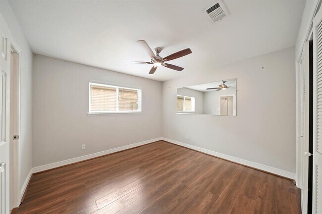 Foto del edificio - 414 Fox Briar Ln