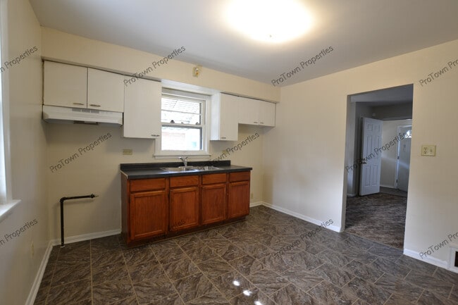 Building Photo - 1408 Woodruff Rd