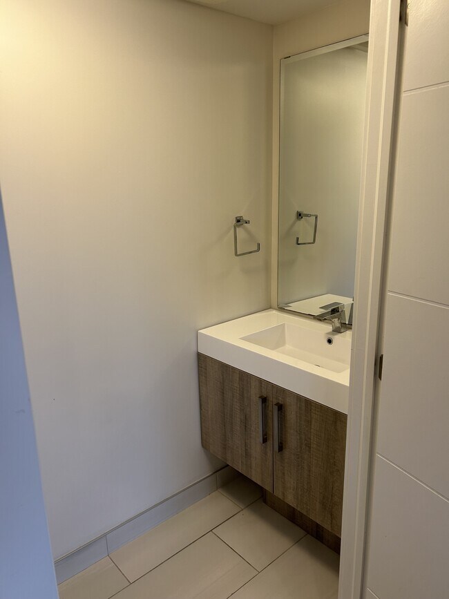 Photo du bâtiment - 5633-5633 Fenwick St