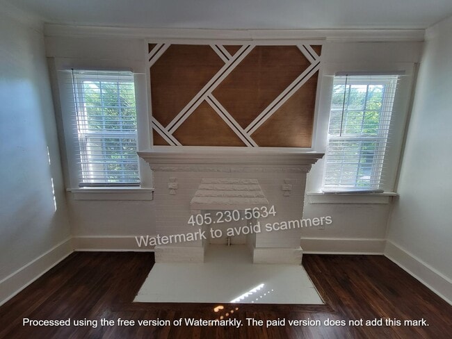 Building Photo - 2 bed duplex near Plaza!